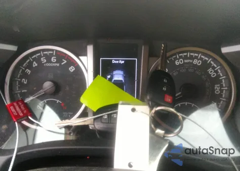 2022 Toyota Tacoma Sr5 V6 z USA, uszkodzony, nr VIN 3TYSZ5AN7NT076636